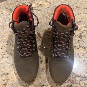 Timberland ankle boot/ sneakers.